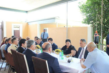 Qızılhacılı qəsəbəsində şəhidi atası səhhəti ilə bağlı evində ziyarət  edildi
