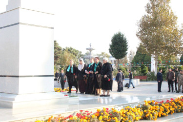 Goranboyda "08 noyabr-Zəfər Günü" ilə bağlı Ümummilli Lider Heydər Əliyevin rayon mərkəzində ucaldılmış abidəsini və Şəhidlər Xatirə Kompleksini ziyarət edildi