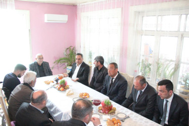 İcra basçısı Vətən müharibəsi qazisini evində ziyarət etdi