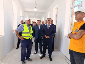 Goranboy şəhərində yeni tikilən İnteqrasiya təlimli internat tipli gimnaziyada tikinti işləri davam etdirilir