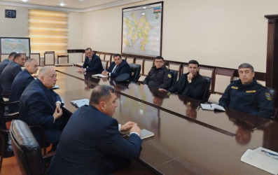 Goranboy şəhərinin Cəfər Cabbarlı küçəsi-4 ünvanında yerləşən 5 mərtəbəli, 60 mənzilli yaşayış binasında baş vermis çöküntü hadisəsi və bunun nəticəsinin aradan qaldırılması iə bağlı, Goranboy rayon İcra Hakimiyyəti Başçısı yanında yaradılmış Qərargahın operativ və işgüzar müşavirə keçirildi.