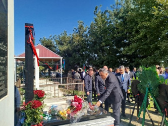 Hazırəhmədli kəndində şəhidlərimizin  məzarları ziyarət edildi