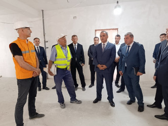 Goranboy şəhərində yeni tikilən İnteqrasiya təlimli internat tipli gimnaziyada tikinti işləri davam etdirilir