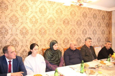 Goranboyda icra başçısı “31 dekabr-Dünya Azərbaycanlılarının Həmrəyliyi Günü” və  2026-cı ilin gəlişi münasibətilə  şəhid anasını evində ziyarət etdi.