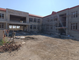 Goranboy şəhərində yeni tikilən İnteqrasiya təlimli internat tipli gimnaziyada tikinti işləri davam etdirilir