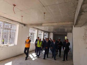Goranboy şəhərində yeni tikilən İnteqrasiya təlimli internat tipli gimnaziyada tikinti işləri davam etdirilir