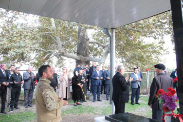 İcra başçısı Bağçakürd kəndində şəhidlərimizin  məzarlarını ziyarət etdi.