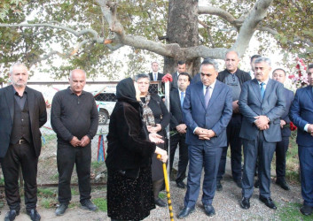 İcra başçısı Bağçakürd kəndində şəhidlərimizin  məzarlarını ziyarət etdi.