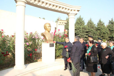 Goranboyda "08 noyabr-Zəfər Günü" ilə bağlı Ümummilli Lider Heydər Əliyevin rayon mərkəzində ucaldılmış abidəsini və Şəhidlər Xatirə Kompleksini ziyarət edildi