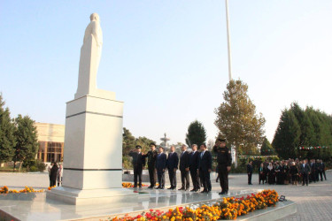 Goranboyda "08 noyabr-Zəfər Günü" ilə bağlı Ümummilli Lider Heydər Əliyevin rayon mərkəzində ucaldılmış abidəsini və Şəhidlər Xatirə Kompleksini ziyarət edildi