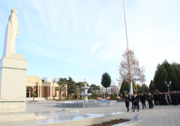 "Ümummilli lider Heydər Əliyevin anım günü" qeyd edildi