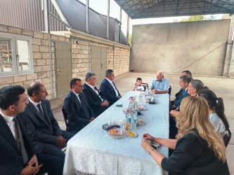 İcra Başçısı Xoylu kəndində şəhid övladını 1-ci sinfə getməsi münasibəti ilə ziyarət etdi