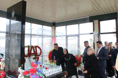 Zeyvə kəndində şəhidlərimizin  məzarları ziyarət edildi
