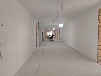Goranboy şəhərində yeni tikilən İnteqrasiya təlimli internat tipli gimnaziyada tikinti işləri davam etdirilir