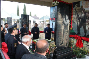 Zeyvə kəndində şəhidlərimizin  məzarları ziyarət edildi
