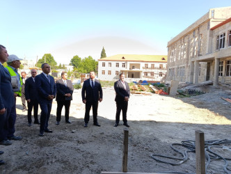 Goranboy şəhərində yeni tikilən İnteqrasiya təlimli internat tipli gimnaziyada tikinti işləri davam etdirilir