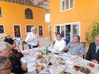 Goranboyda yazıçı doğum günü münasibətilə ziyarət olundu