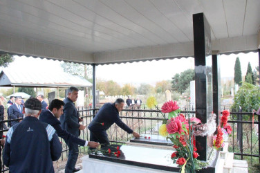 Zeyvə kəndində şəhidlərimizin  məzarları ziyarət edildi
