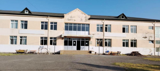 Goranboyda icra başçısı Qarqucaq kənd tam orta məktəbində aparılan cari təmir işləri ilə yerində tanış oldu
