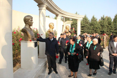 Goranboyda "08 noyabr-Zəfər Günü" ilə bağlı Ümummilli Lider Heydər Əliyevin rayon mərkəzində ucaldılmış abidəsini və Şəhidlər Xatirə Kompleksini ziyarət edildi