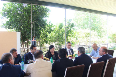 Qızılhacılı qəsəbəsində şəhidi atası səhhəti ilə bağlı evində ziyarət  edildi