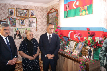 Goranboyda icra başçısı şəhid atasını evində ziyarət etdi