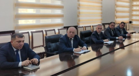 Goranboy şəhərinin Cəfər Cabbarlı küçəsi-4 ünvanında yerləşən 5 mərtəbəli, 60 mənzilli yaşayış binasında baş vermis çöküntü hadisəsi və bunun nəticəsinin aradan qaldırılması iə bağlı, Goranboy rayon İcra Hakimiyyəti Başçısı yanında yaradılmış Qərargahın operativ və işgüzar müşavirə keçirildi.