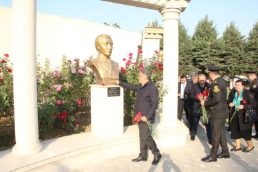 Goranboyda "08 noyabr-Zəfər Günü" ilə bağlı Ümummilli Lider Heydər Əliyevin rayon mərkəzində ucaldılmış abidəsini və Şəhidlər Xatirə Kompleksini ziyarət edildi