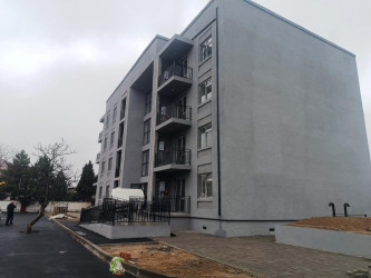 Goranboy şəhərində yeni inşa edilən 16 və 20 mənzilli yaşayış binalarında son tamamlama işləri aparılır