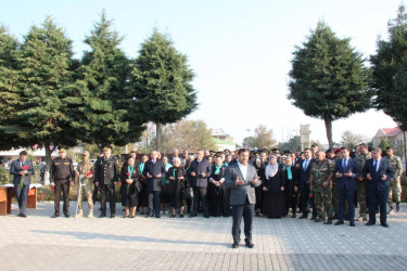 Goranboyda "08 noyabr-Zəfər Günü" ilə bağlı Ümummilli Lider Heydər Əliyevin rayon mərkəzində ucaldılmış abidəsini və Şəhidlər Xatirə Kompleksini ziyarət edildi