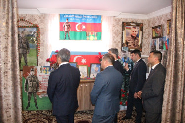 Goranboyda icra başçısı şəhid atasını evində ziyarət etdi