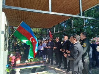 Hazırəhmədli kəndində şəhidlərimizin  məzarları ziyarət edildi