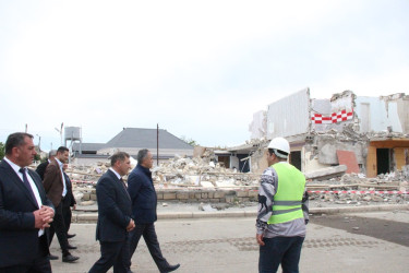 Goranboyda icra başçısı qəzalı vəziyyətdə olan binaların söküntü işlərinə yerində baxış keçirdi