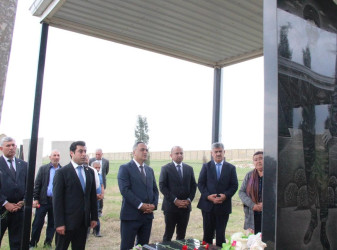 “27 sentyabr-Anım Günü”nün beşinci ildönümü ilə bağlı Tap Qaraqoyunluda şəhidlərimizin məzarları ziyarət olundu