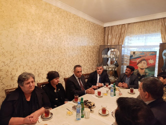 Goranboyda İcra başçısı Aprel şəhidinin ildönümündə ailəsini ziyarət etdi